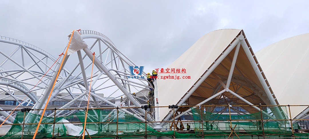 海南醫學院第一附屬醫院江東新院區連廊天幕順利完工 海南醫學院第一附屬醫院江東新院區連廊天幕順利完工