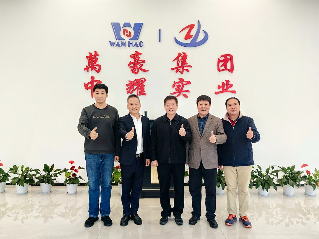 中國鋼結(jié)構協(xié)會空間結(jié)構分會領導專家一行蒞臨萬豪考察指導工作